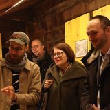 Mathias Reynard s'est plu à découvrir les expositions, ici avec les explications de Thierry Raboud